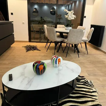 In Cannes-croisette Apartment