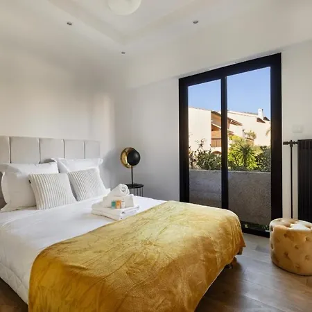 In Cannes-croisette * Cannes