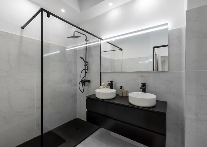 In Cannes-croisette * Cannes