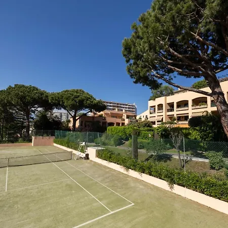 In Cannes-croisette *